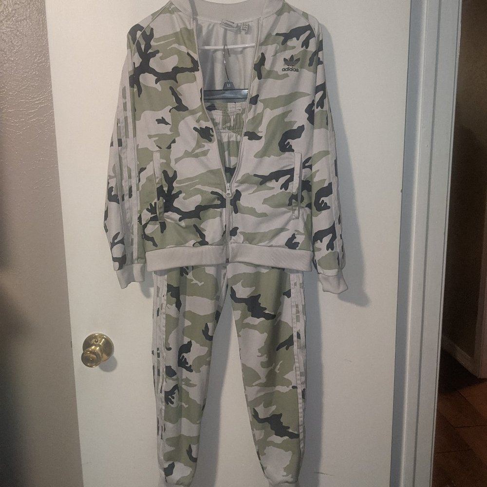 Adidas camo tracksuit Boys size 13 14 youth